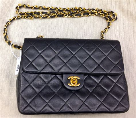 fausse sacoche chanel|Chanel purse authenticity.